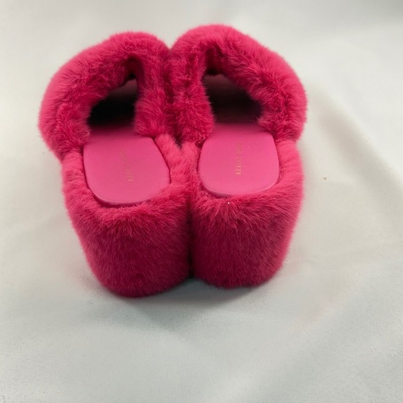 Azalea Wang Hot Pink Faux Fur Platform Slide Sandals Women's 9 Barbiecore - Picture 3 of 5